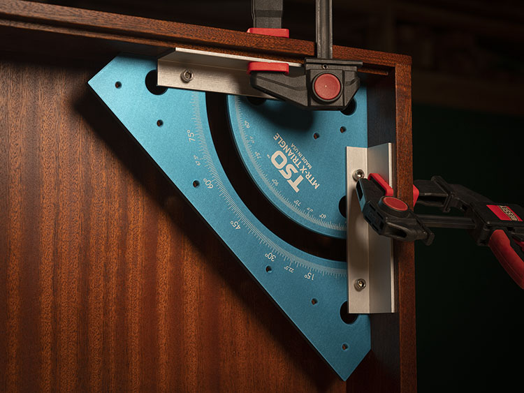 Install the included clamping angles to transform the MTR-X into a large clamping square